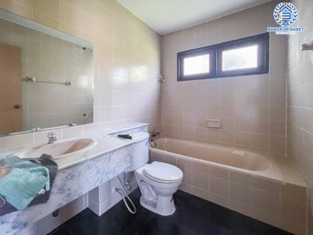 *****บ้านเดี่ยวมือสองเข้าเมืองสะดวก ม.บ้านสวยริมธาร3 พุทธมณฑล สาย3 เนื้อที่กว้างขวางถึง 73.2 ตร.ว. ฟังก์ชัน 3 ห้องนอน 3 ห้องน้ำ 2 ที่จอดรถ บ้านสภาพดี โครงการดี สามารถเข้าอยู่ได้เลย บนทำเลแห่งการเดินทาง เชื่อมต่อหลายเส้นทาง